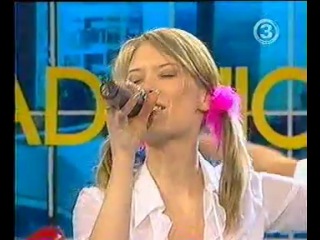 yva - girl took off her panties while performing on tv